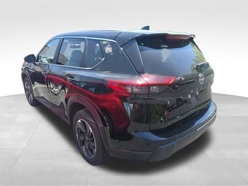 Used 2025 Nissan Rogue SV FWD image 3