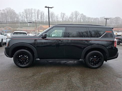 Used 2025 Nissan Armada PRO-4X image 4