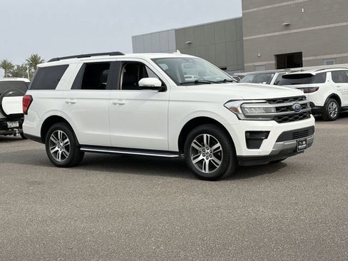 Used 2023 Ford Expedition XLT RWD image 5