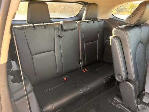 Used 2024 Toyota Highlander XLE image 30