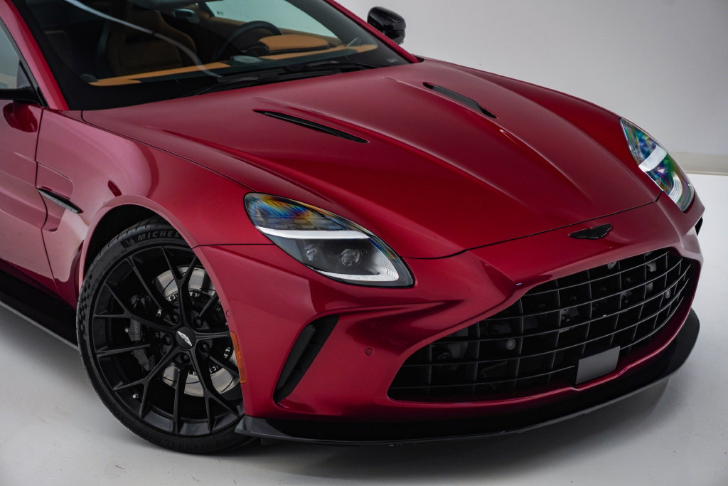 Used 2025 Aston Martin V8 Vantage Coupe RWD image 4