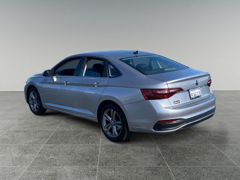 Used 2022 Volkswagen Jetta SE FWD image 3