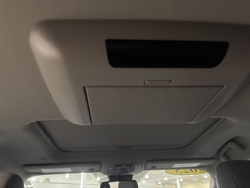 Used 2025 Toyota Sienna XLE w/ XLE Plus Package FWD image 27