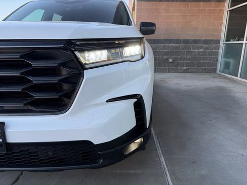 Used 2023 Honda Pilot Sport image 11