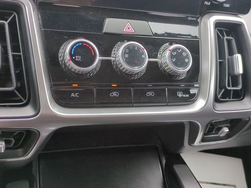 Used 2023 Kia Sorento LX FWD image 19