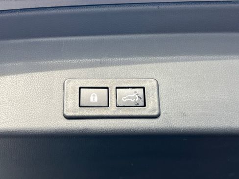 Used 2024 Subaru Ascent Premium w/ Convenience Package image 18