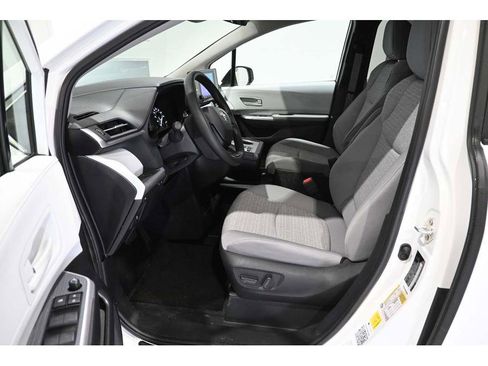 New 2025 Toyota Sienna LE FWD image 13