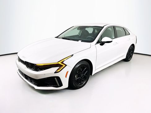 Used 2025 Kia K5 LXS image 3