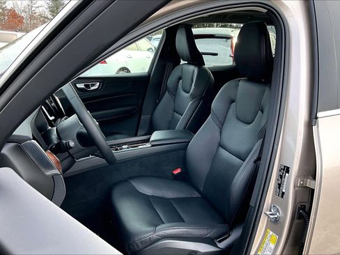 Certified 2023 Volvo XC60 B5 Plus image 8