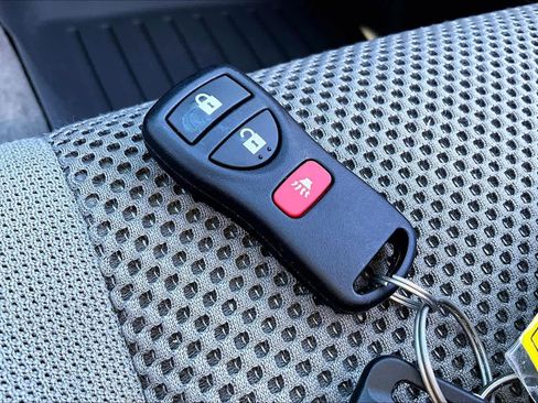 Used 2012 Nissan Frontier SV w/ SV Premium Utility Pkg image 14