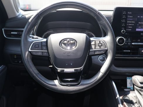 Used 2021 Toyota Highlander Limited FWD image 12