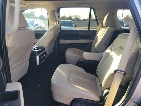 Used 2024 Ford Expedition Limited image 20