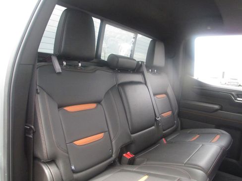 Used 2024 GMC Sierra 1500 AT4 w/ Technology Package AWD/4WD image 27