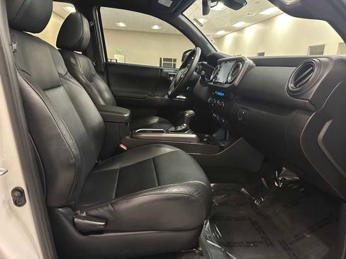 Certified 2021 Toyota Tacoma TRD Off-Road w/ TRD Premium Off Road Package AWD/4WD image 27