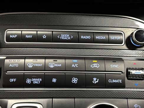 Used 2023 Hyundai Santa Fe Limited AWD/4WD image 18