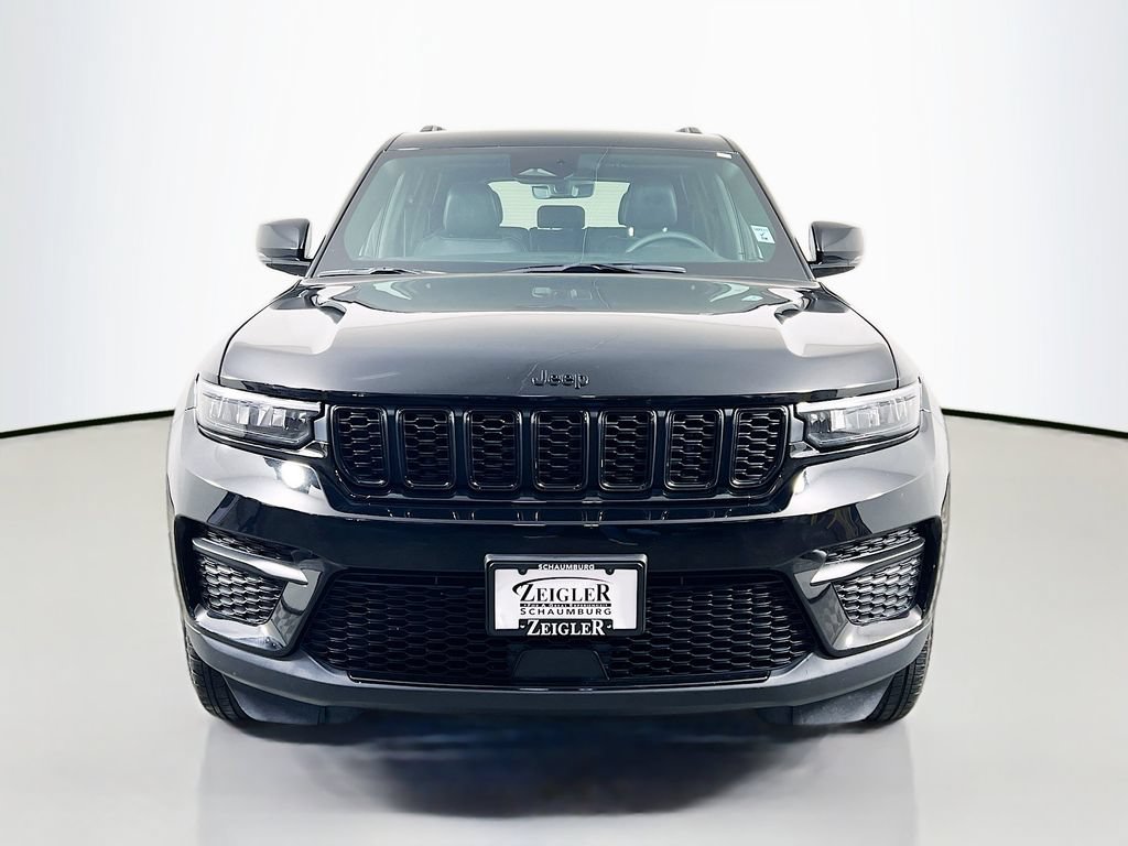 Used 2025 Jeep Grand Cherokee Altitude AWD/4WD image 3