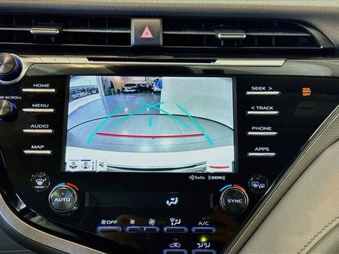 Used 2019 Toyota Camry SE w/ Sunroof Package FWD image 14