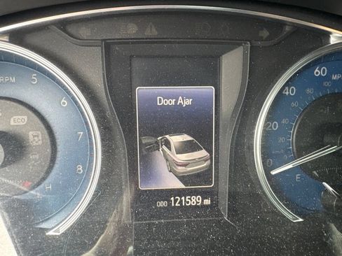 Used 2017 Toyota Camry LE FWD image 9