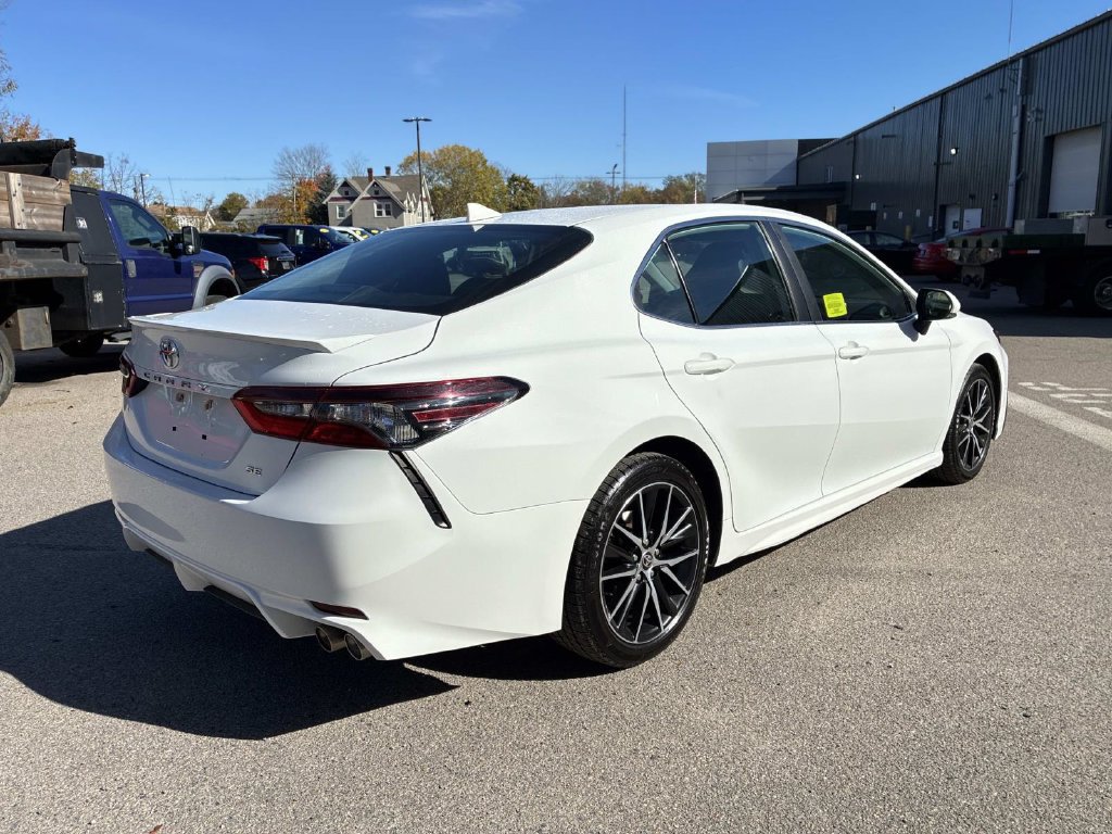 Used 2021 Toyota Camry SE w/ Cold Weather Package FWD image 7