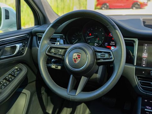 Used 2025 Porsche Macan AWD/4WD image 42