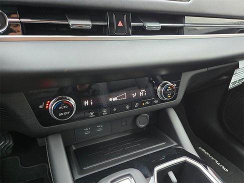 New 2025 Mitsubishi Outlander SE image 11