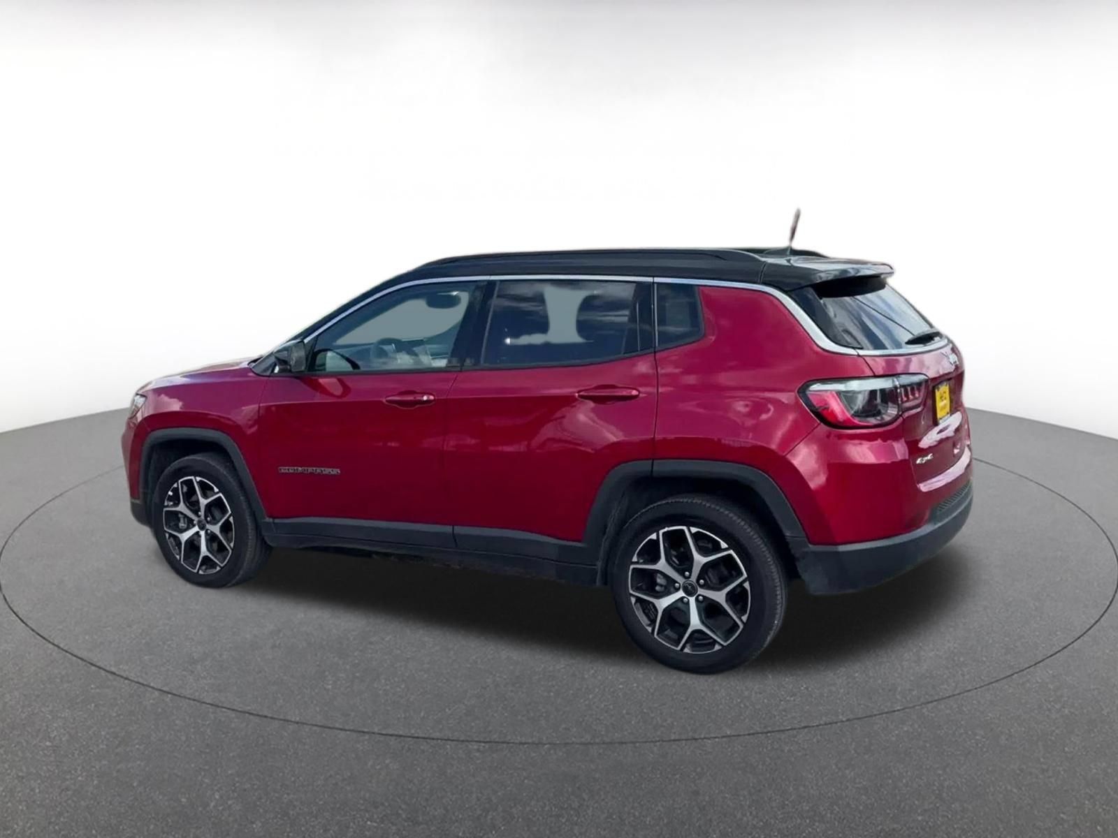 Used 2025 Jeep Compass Limited AWD/4WD image 9