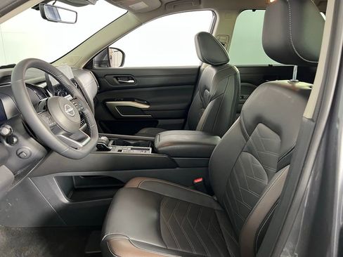 Used 2024 Nissan Pathfinder Platinum w/ Cargo Package image 24