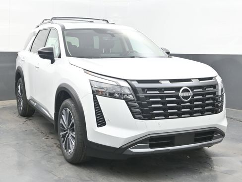 New 2026 Nissan Pathfinder Platinum AWD/4WD image 2