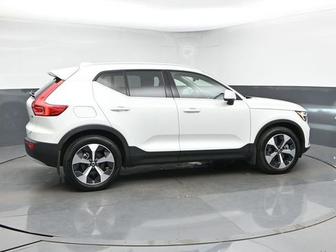 Used 2023 Volvo XC40 B5 Plus w/ Driver Assist Package AWD/4WD image 9