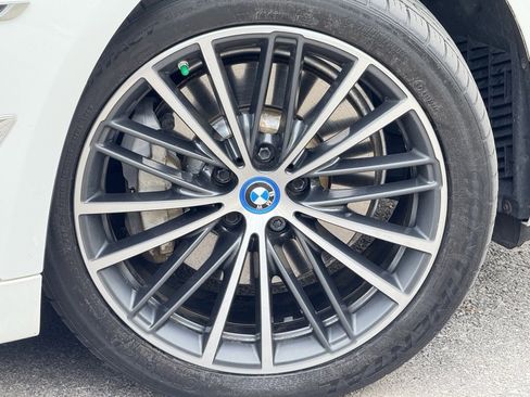 Certified 2023 BMW 530e xDrive w/ Premium Package image 10