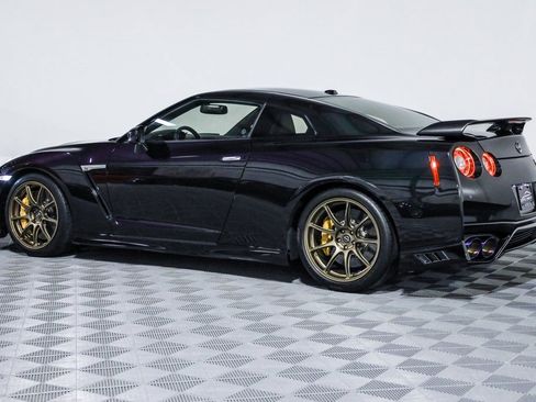 Used 2021 Nissan GT-R Premium image 20