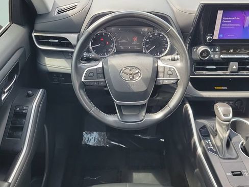 Used 2023 Toyota Highlander XLE FWD image 12