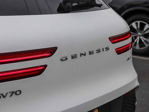 Used 2023 Genesis GV70 2.5T w/ Advanced Package image 10