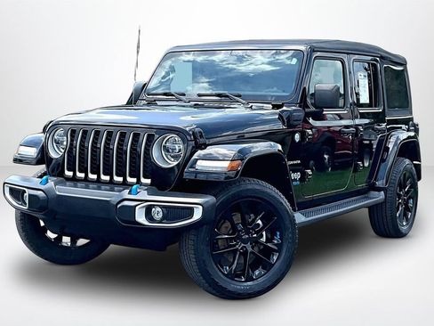 Used 2022 Jeep Wrangler Unlimited Sahara AWD/4WD image 3
