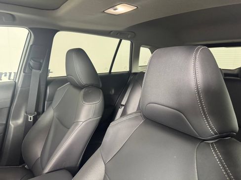 Used 2025 Toyota Corolla Cross XLE w/ Convenience Package FWD image 10