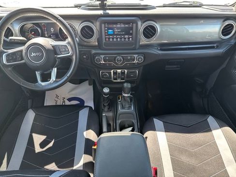 Used 2019 Jeep Wrangler Unlimited Sahara image 12