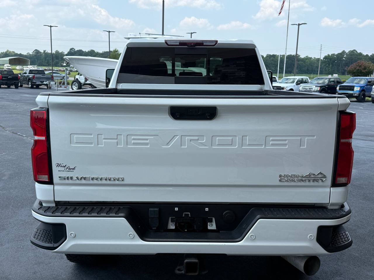 Used 2024 Chevrolet Silverado 2500 High Country w/ High Country Premium Package AWD/4WD image 4