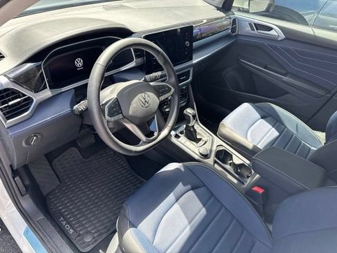 Used 2025 Volkswagen Taos SEL AWD/4WD image 5