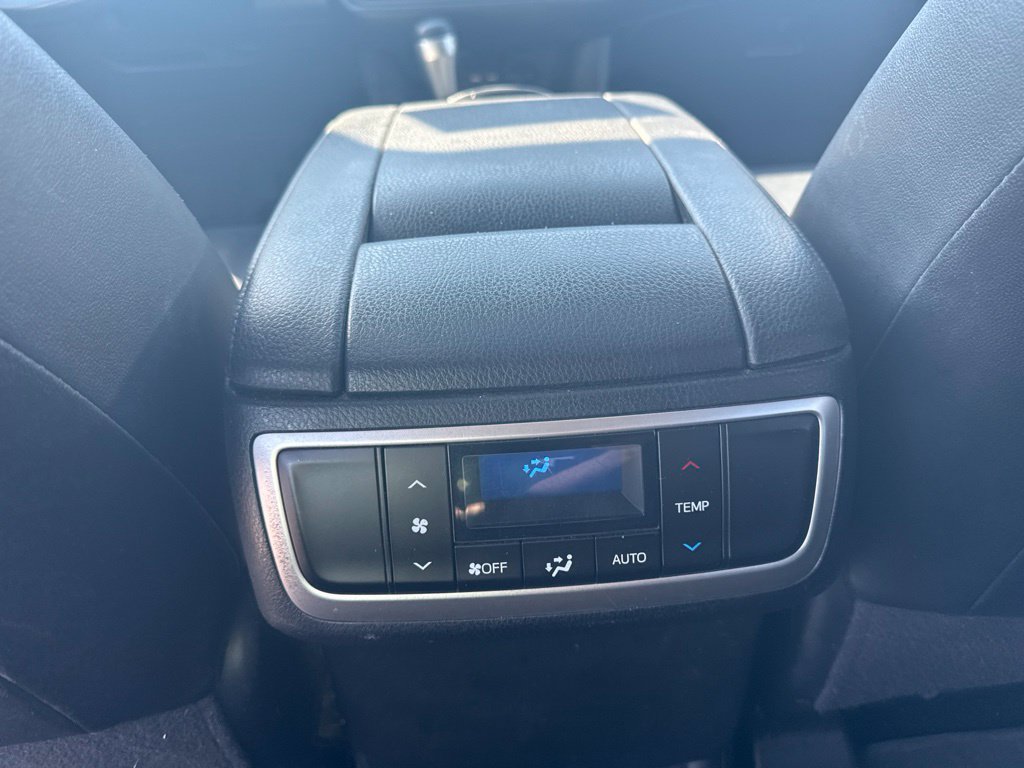 Used 2019 Toyota Highlander XLE AWD/4WD image 19