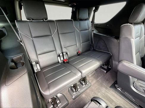 Used 2022 Cadillac Escalade Premium Luxury AWD/4WD image 25