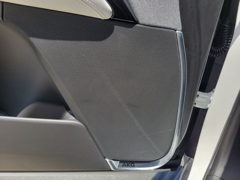 Certified 2025 Cadillac Escalade Sport Platinum w/ LPO, Floor Liner Package AWD/4WD image 18