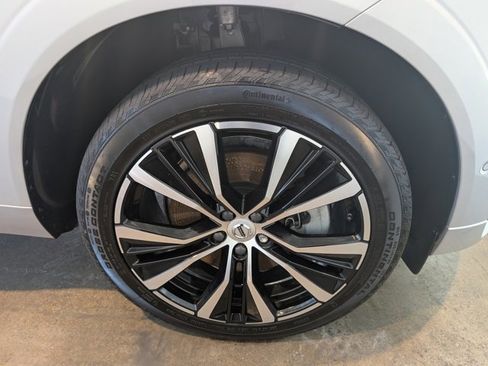 Used 2023 Volvo XC60 T8 Plus w/ Climate Package image 7
