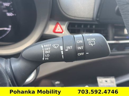Used 2024 Toyota Sienna XLE FWD image 11
