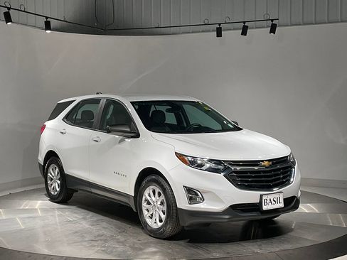 Used 2020 Chevrolet Equinox LS image 37