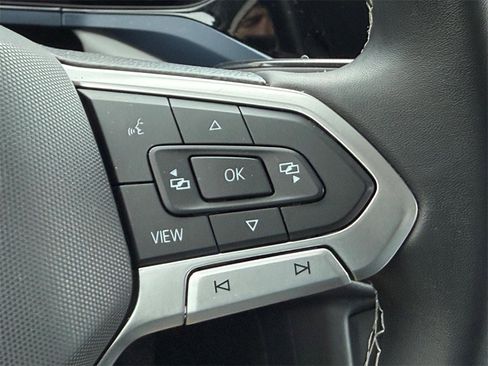 Certified 2022 Volkswagen Taos SE image 18