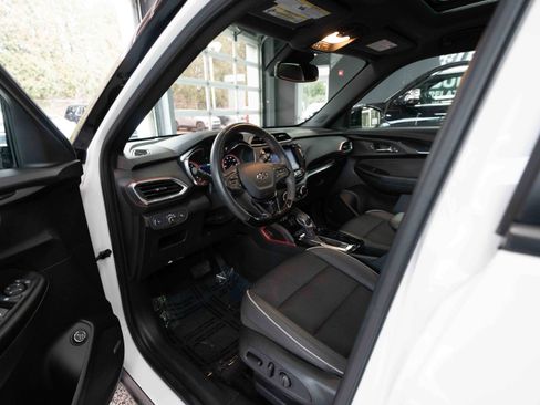 Used 2022 Chevrolet TrailBlazer RS w/ Sun and Liftgate Package image 8
