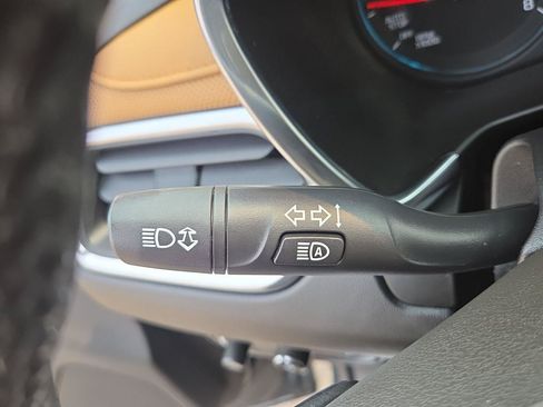 Used 2018 Chevrolet Equinox Premier FWD image 26