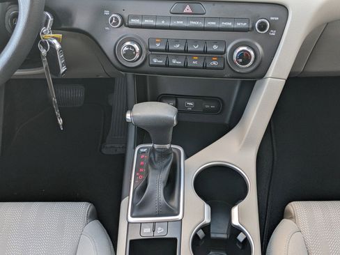 Certified 2022 Kia Sportage LX image 16