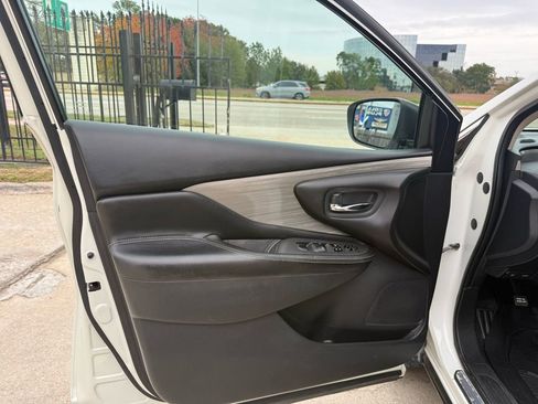 Used 2017 Nissan Murano S w/ Navigation Package image 12