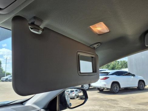 Used 2018 Toyota RAV4 LE FWD image 27